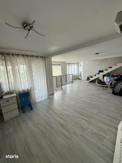 Casă cu 6 camere cu Teren 2000 Mp în Coșoveni