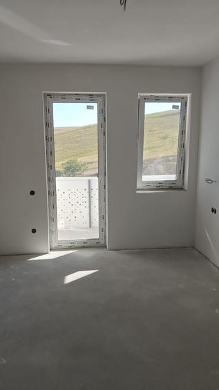 Apartament cu 3 camere semidecomandat în Apahida