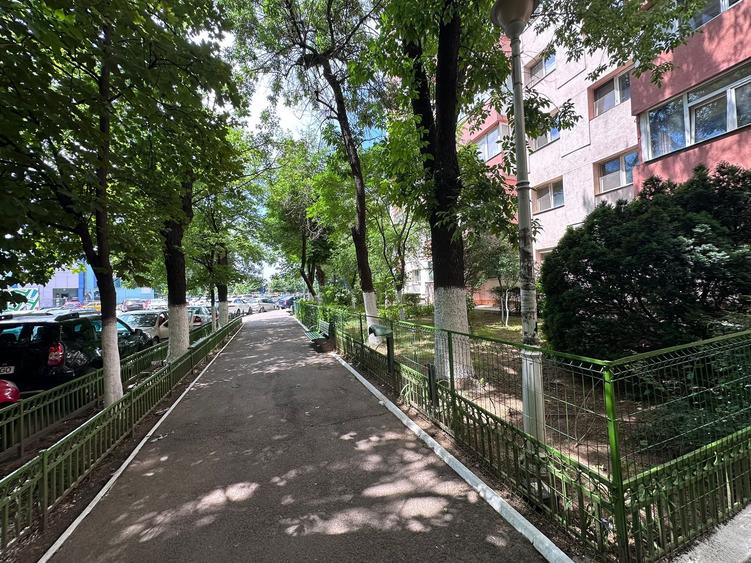 Apartament cu 3 camere în Brâncoveanu
