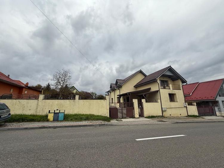 Casă cu 4 camere în Central
