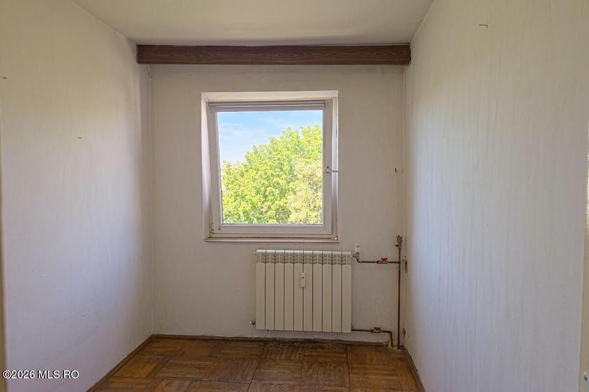 Apartament cu 3 camere semidecomandat în Șagului