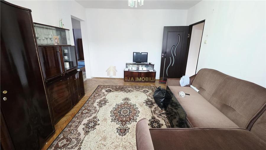 Apartament cu 3 camere semidecomandat, mobilat în Grigorescu