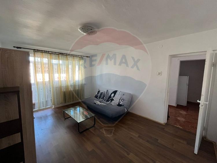 Apartament cu 2 camere semidecomandat, mobilat în Central