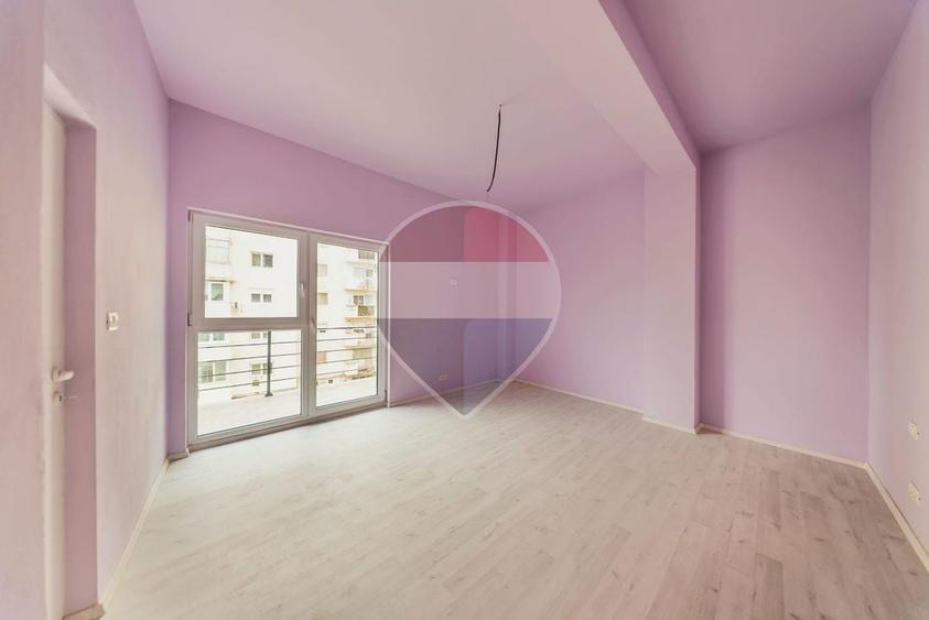 Apartament cu 2 camere semidecomandat în Intim
