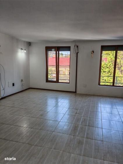 Casă cu 4 camere în Chiajna