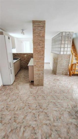 Casă cu 6 camere cu Teren 249 Mp în Rogerius