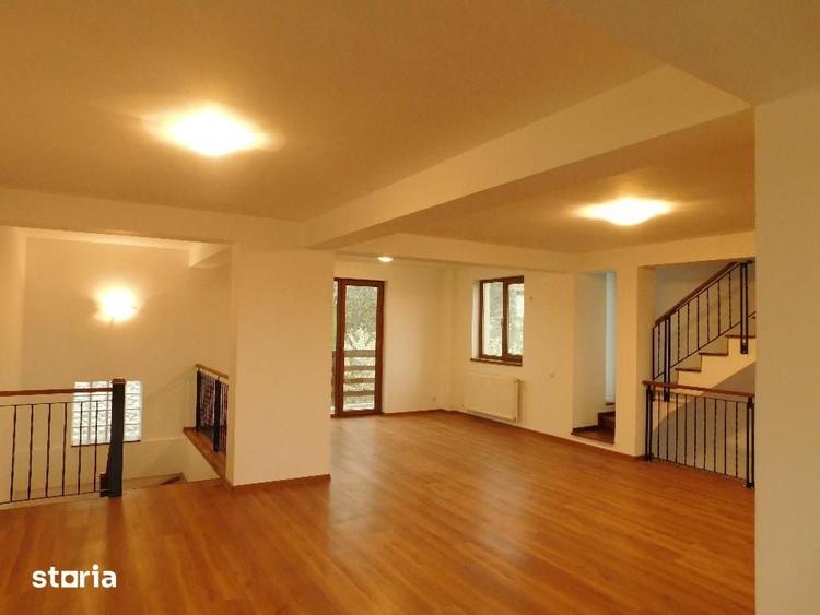 Casă cu 4 camere cu Teren 250 Mp în Apărătorii Patriei