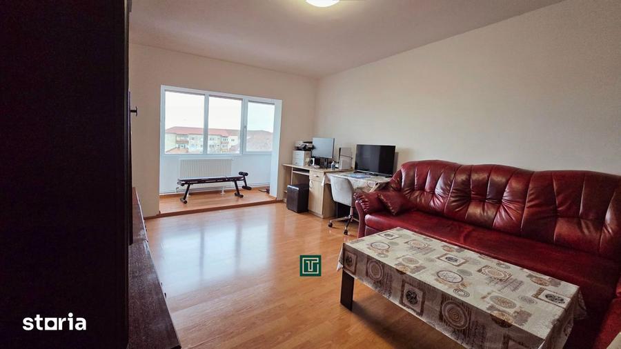 Apartament cu 3 camere decomandat, mobilat în Girocului