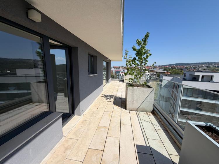 Apartament cu 3 camere decomandat în Zorilor