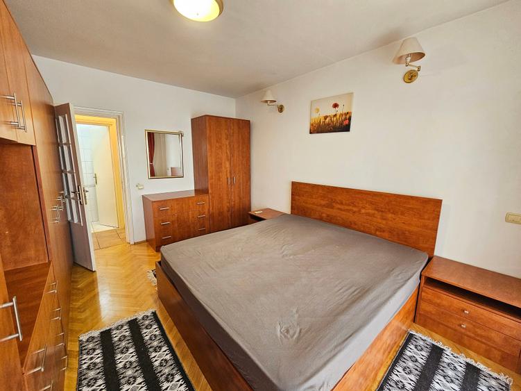 Apartament cu 3 camere semidecomandat în Națiunile Unite