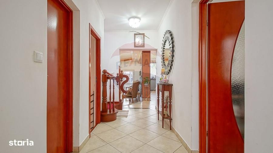 Casă cu 4 camere în Central
