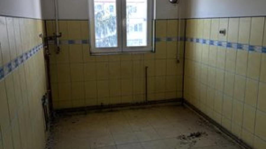 Apartament cu 3 camere semidecomandat în Nord