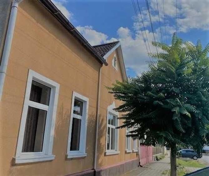 Casă cu 4 camere în Central