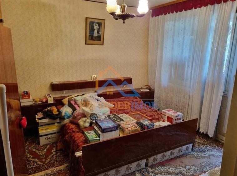 Apartament cu 4 camere decomandat în Berceni