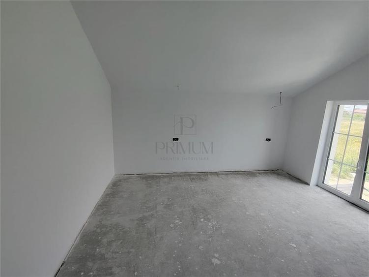 Duplex cu 5 camere cu Canalizare în Moșnița Nouă