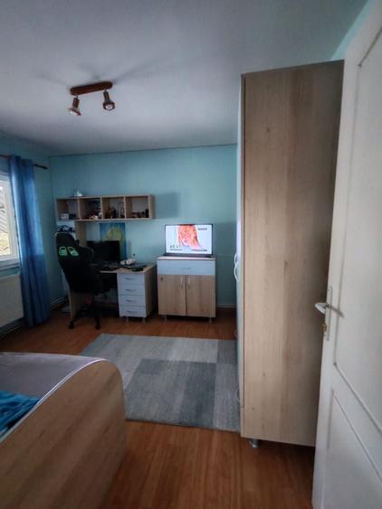 Apartament cu 3 camere decomandat, mobilat în Unirea