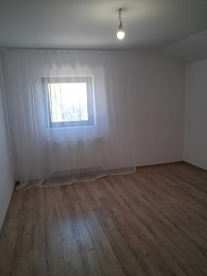 Casă cu 4 camere în Ghermănești