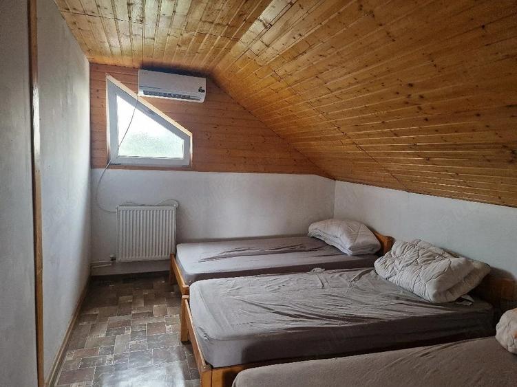 Casă cu 10 camere cu Teren 300 Mp în Central
