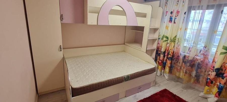 Apartament cu 3 camere semidecomandat în Cetate