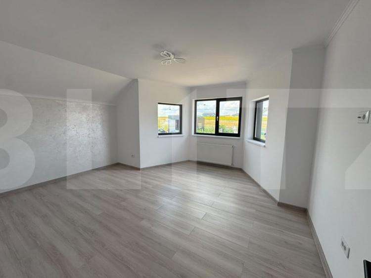 Casă cu 4 camere cu Teren 1000 Mp în Băiceni