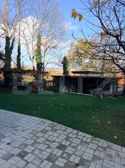 Casă individuală cu 11 camere cu Canalizare în Gruia