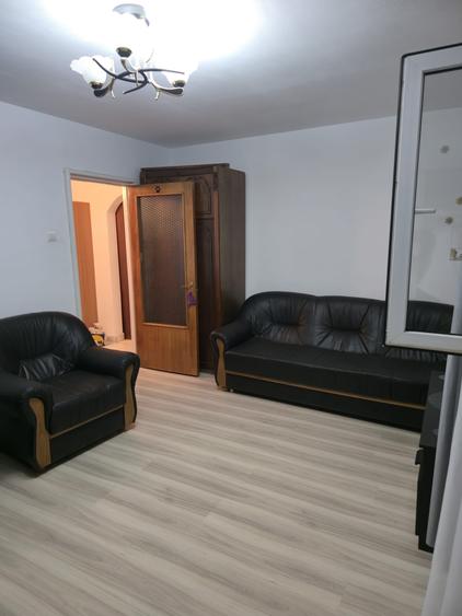 Apartament cu 3 camere decomandat în Dristor