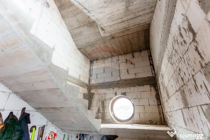 Casă cu 5 camere cu Teren 1240 Mp în Băbana