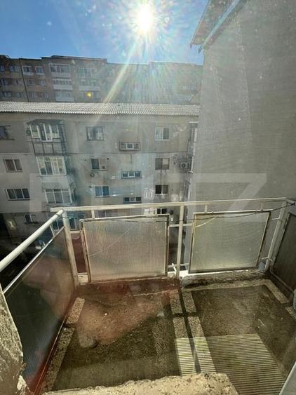 Apartament cu 2 camere semidecomandat, mobilat în Micro 4
