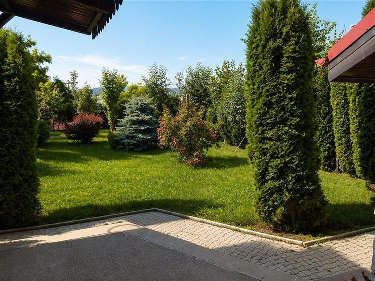 Casă individuală cu 9 camere cu Canalizare în Tudor Vladimirescu
