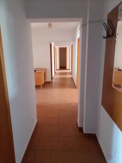 Apartament cu 5 camere decomandat în Unirii