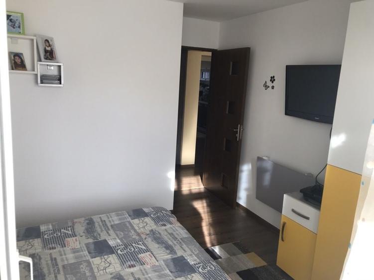 Apartament cu 3 camere decomandat în Tineretului