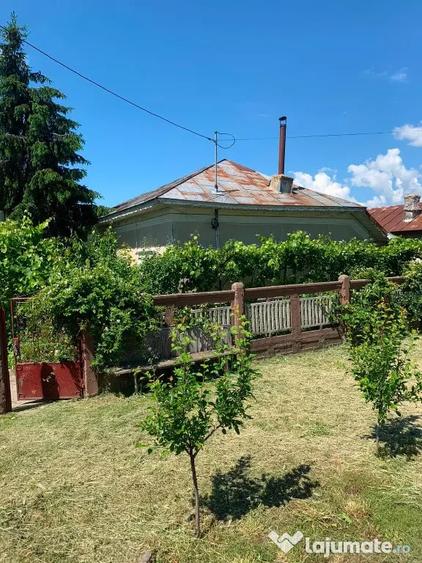 Casă cu 6 camere cu Teren 1874 Mp în Nana