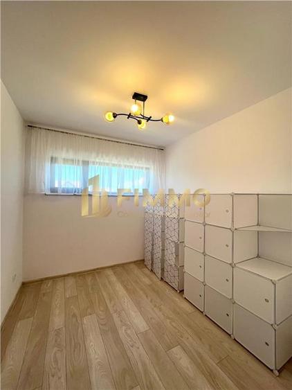 Casă cu 4 camere cu Teren 30 Mp în Est