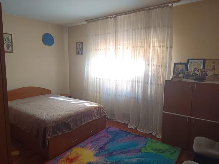 Casă individuală cu 5 camere cu Teren 500 Mp în Valu lui Traian