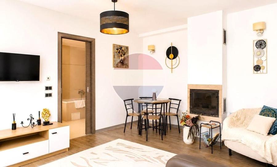 Apartament cu 6 camere semidecomandat, mobilat în Poiana Brașov