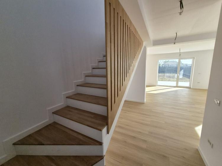 Duplex cu 3 camere cu Canalizare în Moșnița Nouă