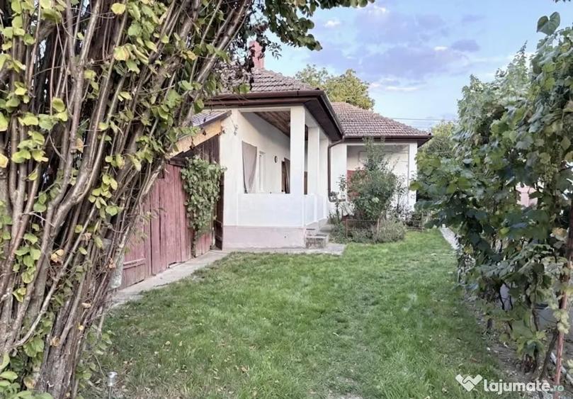 Casă cu 4 camere cu Teren 1439 Mp în Central