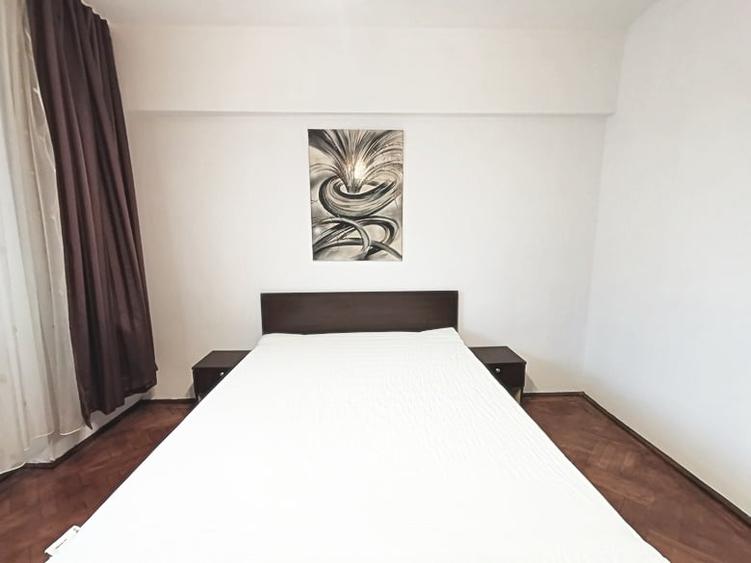 Apartament cu 3 camere decomandat în Lacul Tei