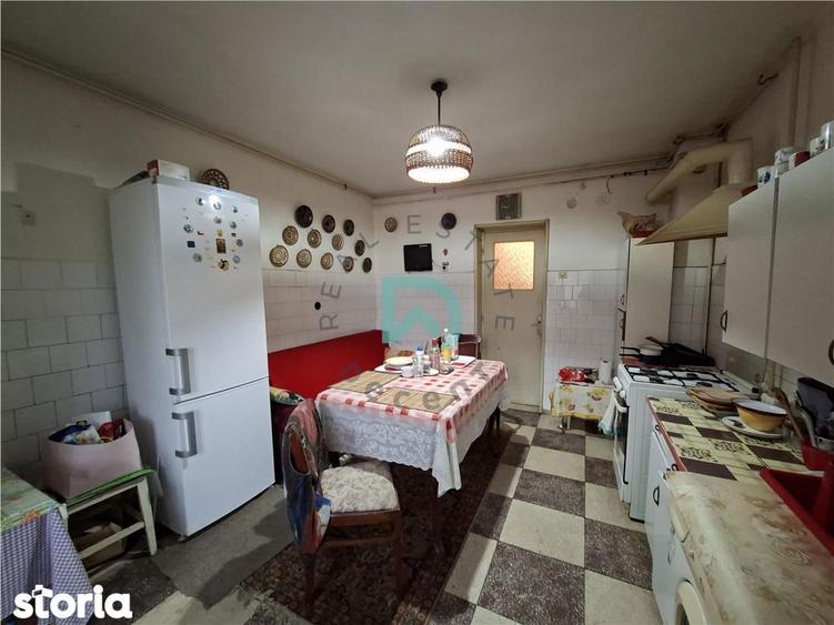 Apartament cu 3 camere decomandat în Centrul Istoric