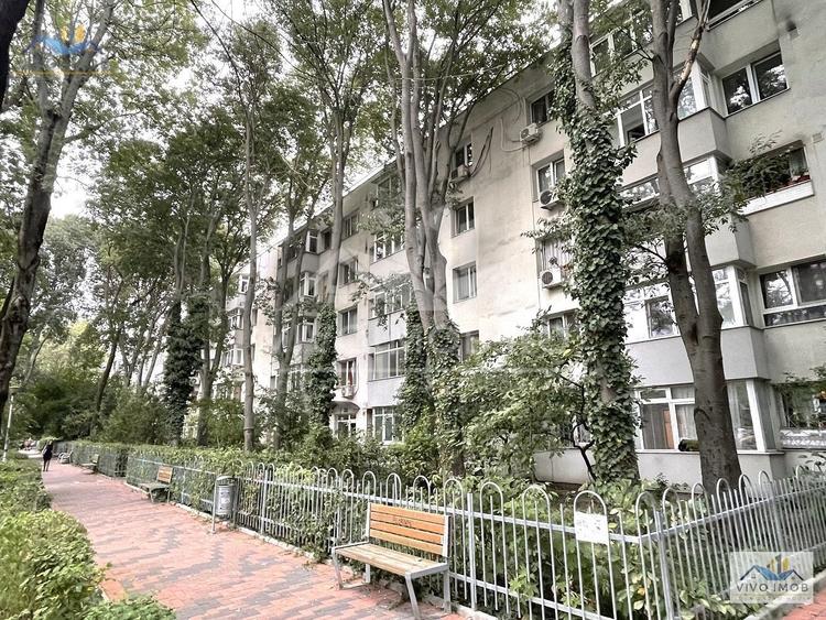 Apartament cu 3 camere semidecomandat, mobilat în Titan