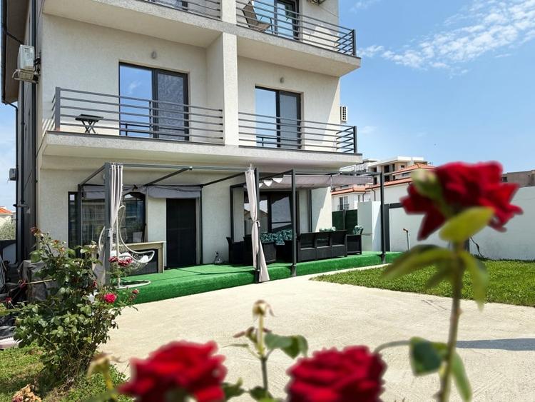 Casă individuală cu 15 camere cu Canalizare în Mamaia-Sat