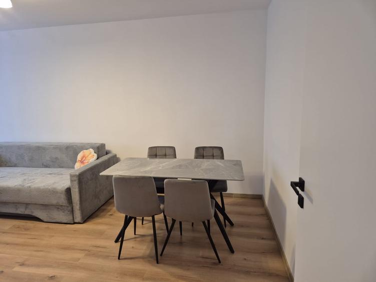 Apartament cu 3 camere decomandat, mobilat în Ștrand