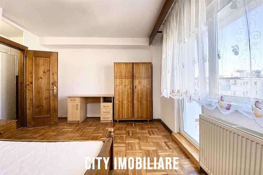 Apartament cu 4 camere decomandat în Semicentral