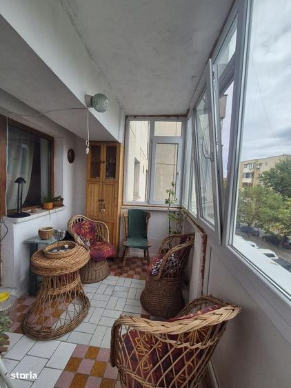 Apartament cu 3 camere decomandat în Calea București
