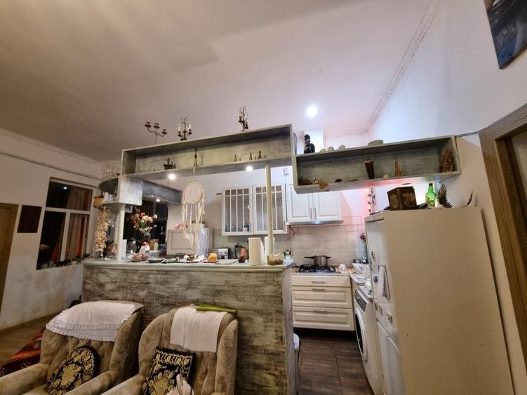 Apartament cu 4 camere în Gruia