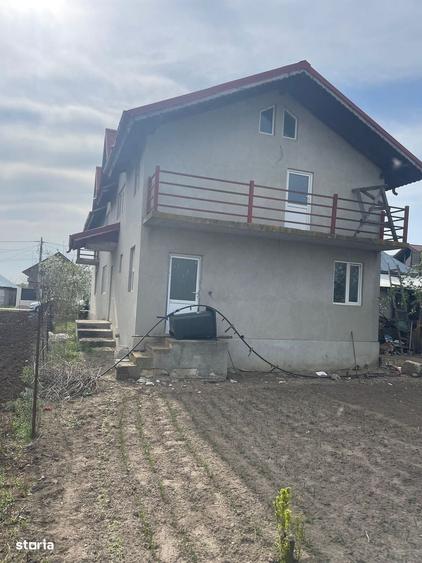 Casă cu 4 camere în Poroschia