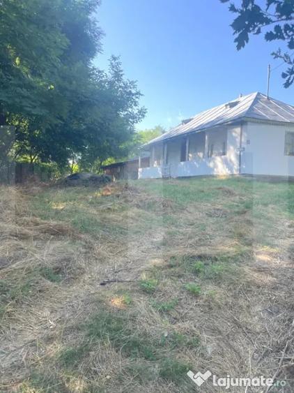 Casă cu 2 camere cu Teren 4401 Mp în Văculești
