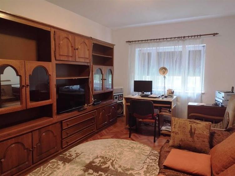 Apartament cu 3 camere decomandat, mobilat în Răcădău