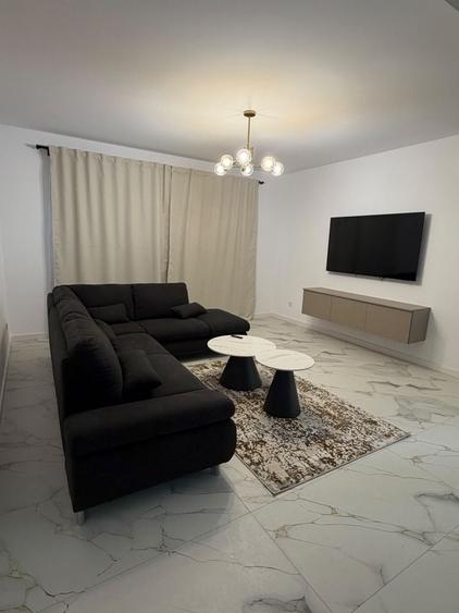 Apartament cu 3 camere decomandat în Malu Mare
