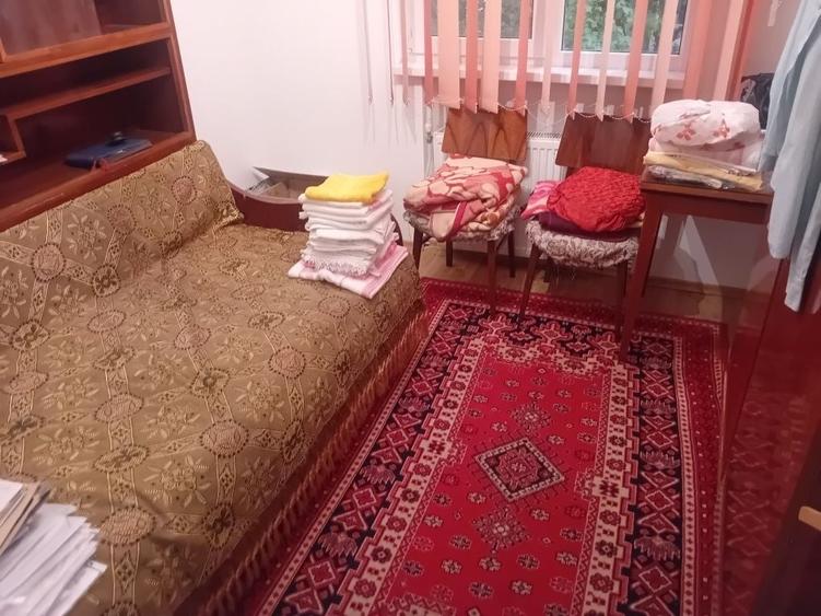 Apartament cu 3 camere semidecomandat în Dărmănești